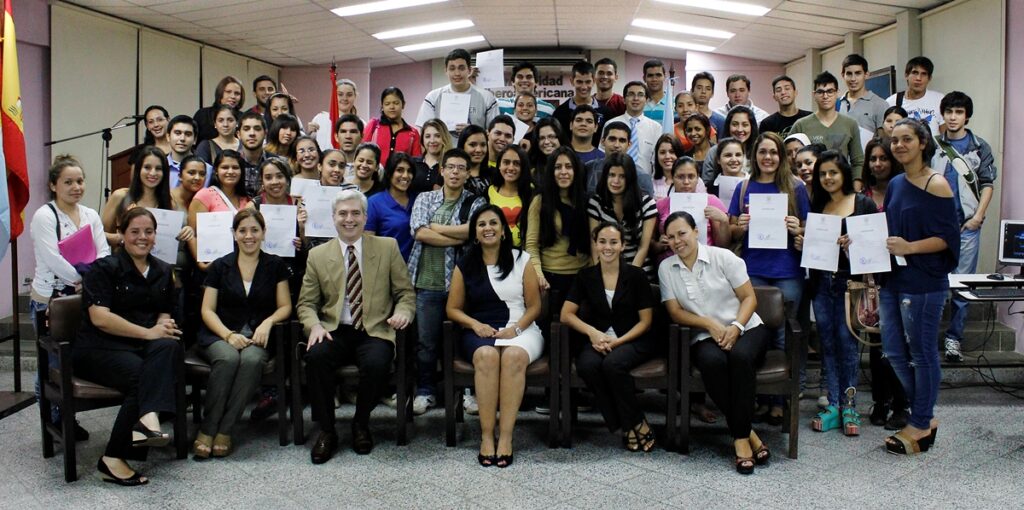 entrega-de-la-beca-nidia-romero-sanabria-universidad-iberoamericana-2015-4