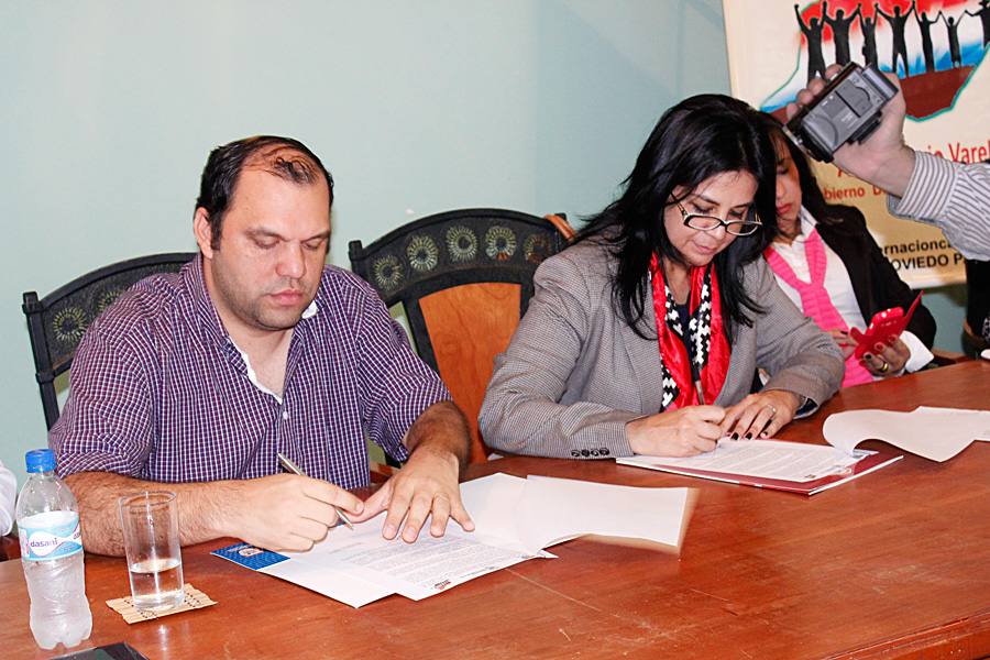 firma-de-convenio-unibe-oviedo-6