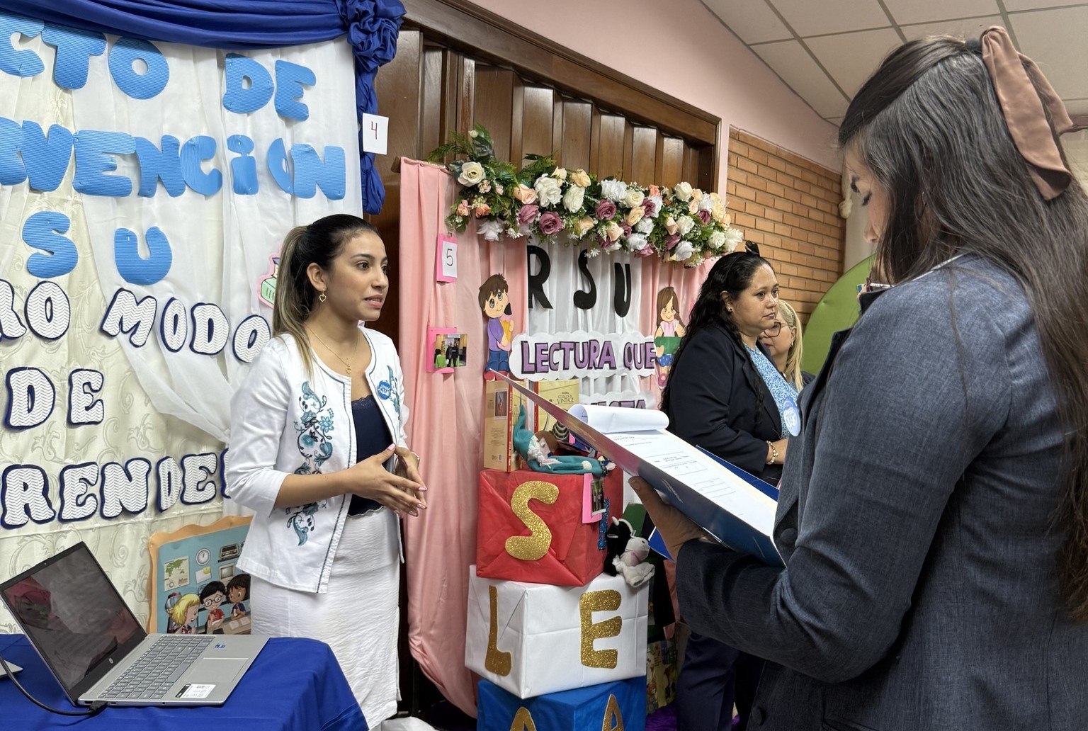 Construyendo el futuro desde las aulas RSU en las carreras de Educación (10)