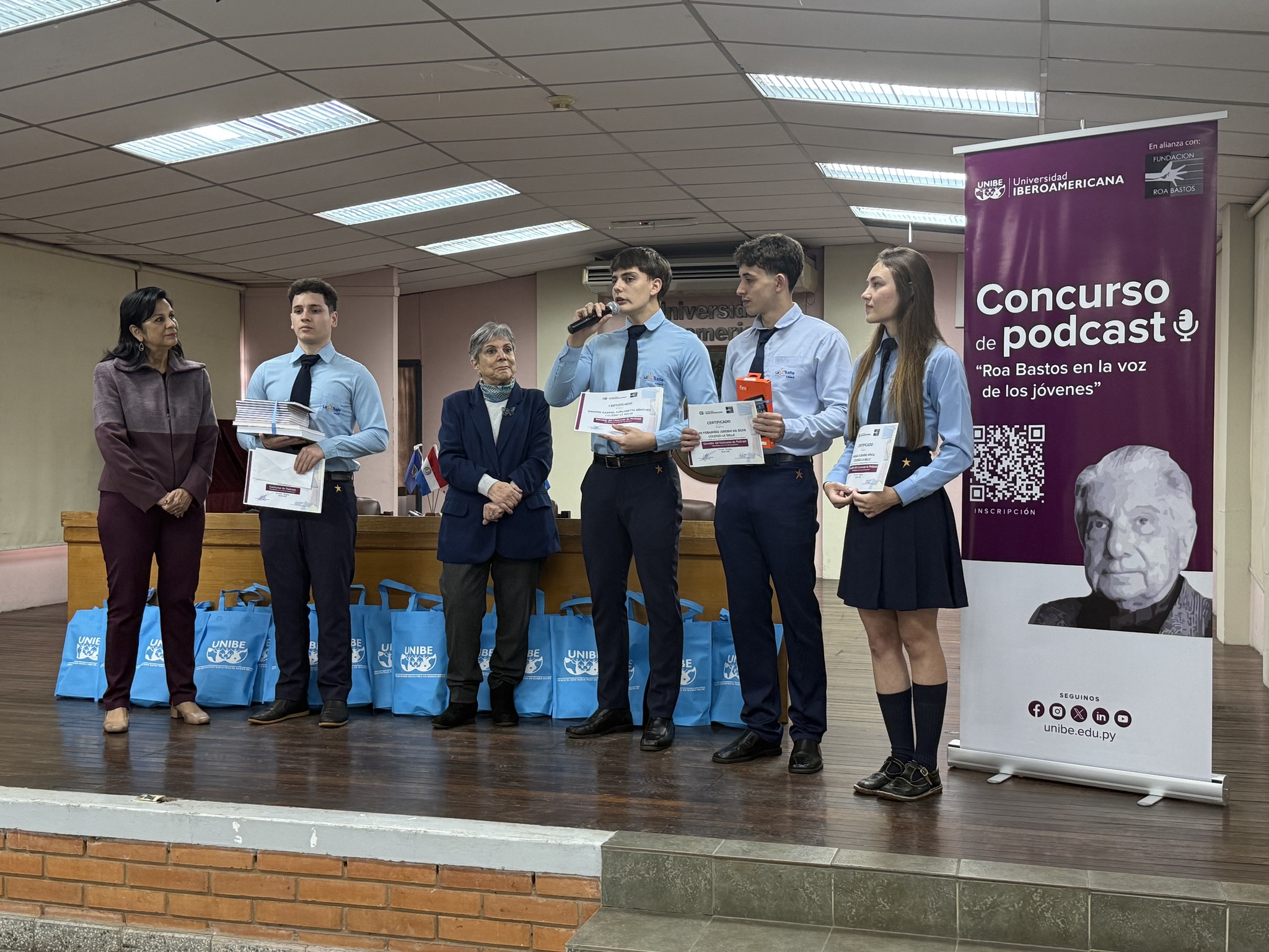 Entrega de premios del Concurso de Podcast Roa Bastos en la voz de los jóvenes (2)