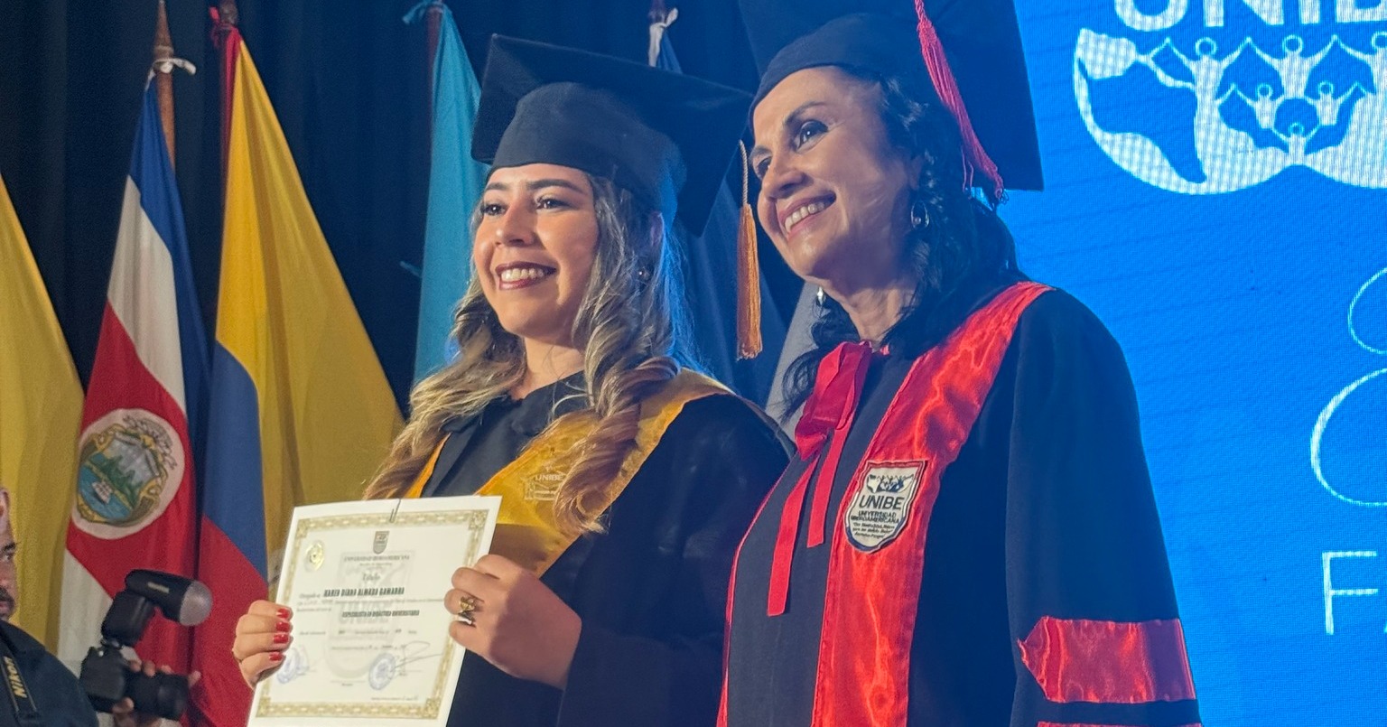 Graduación de Postgrados 2025 excelencia que trasciende (1)