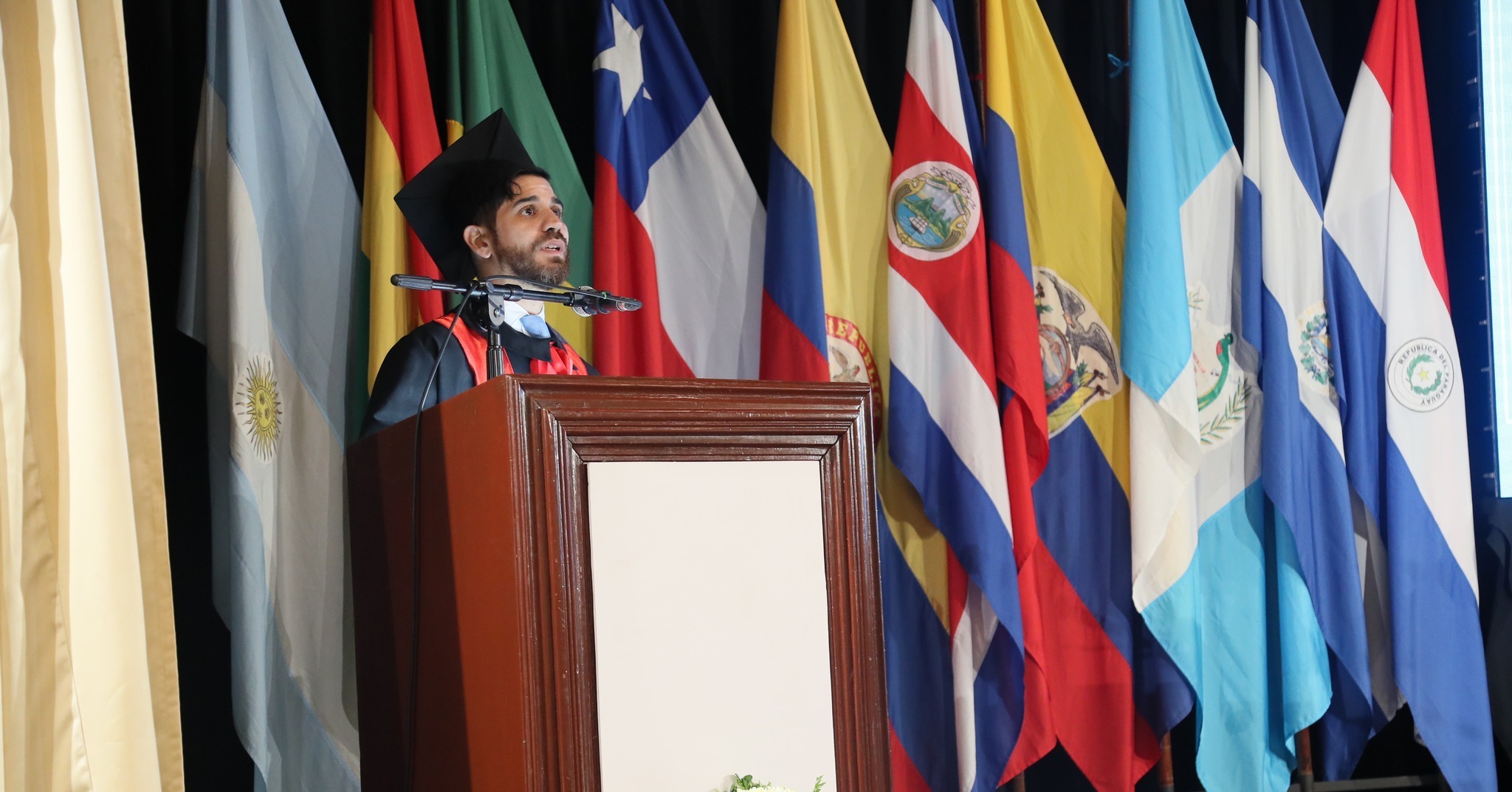 Graduación de Postgrados 2025 excelencia que trasciende (2)