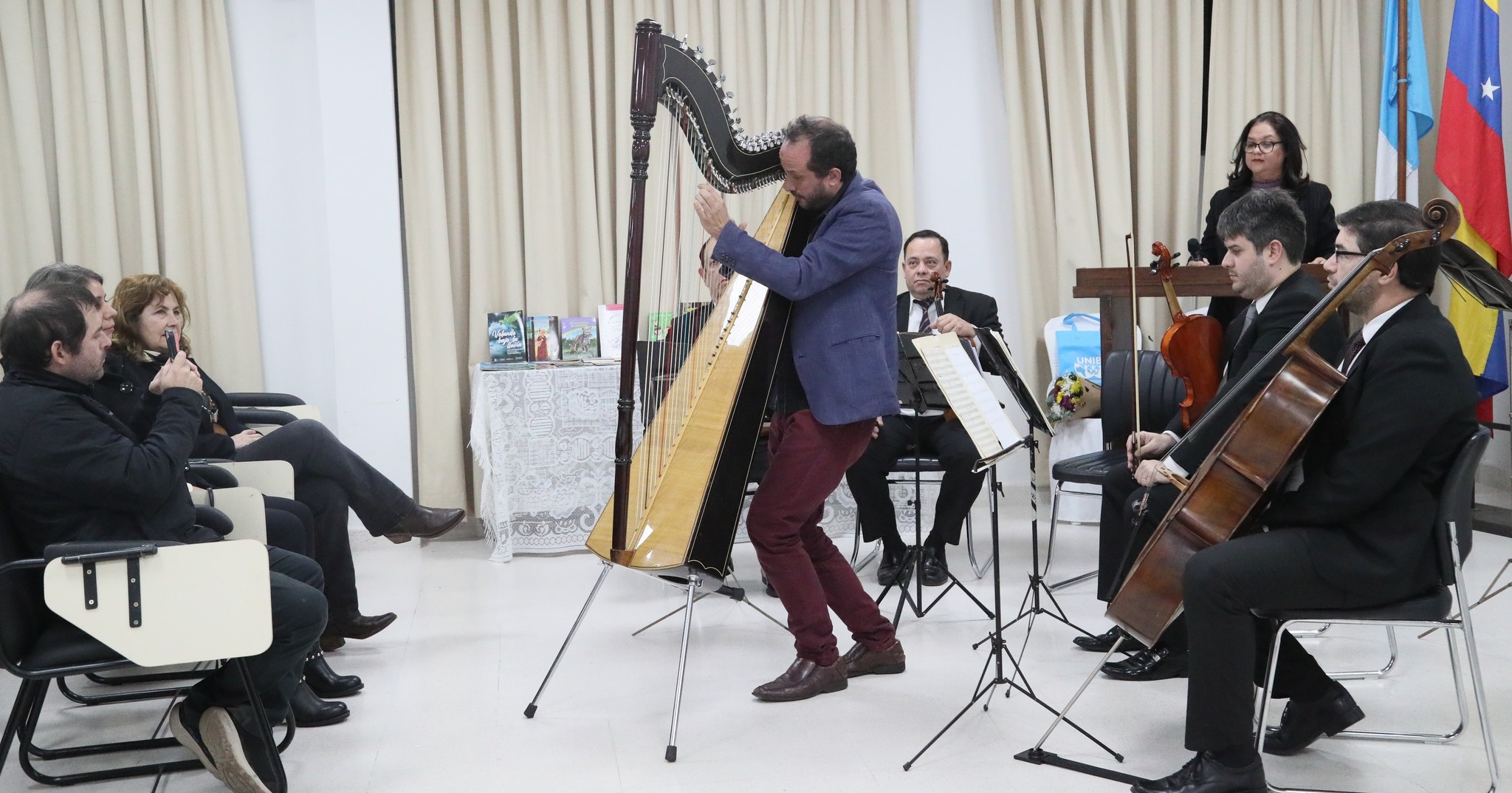 Homenaje UNIBE a referentes culturales de San Lorenzo (8)