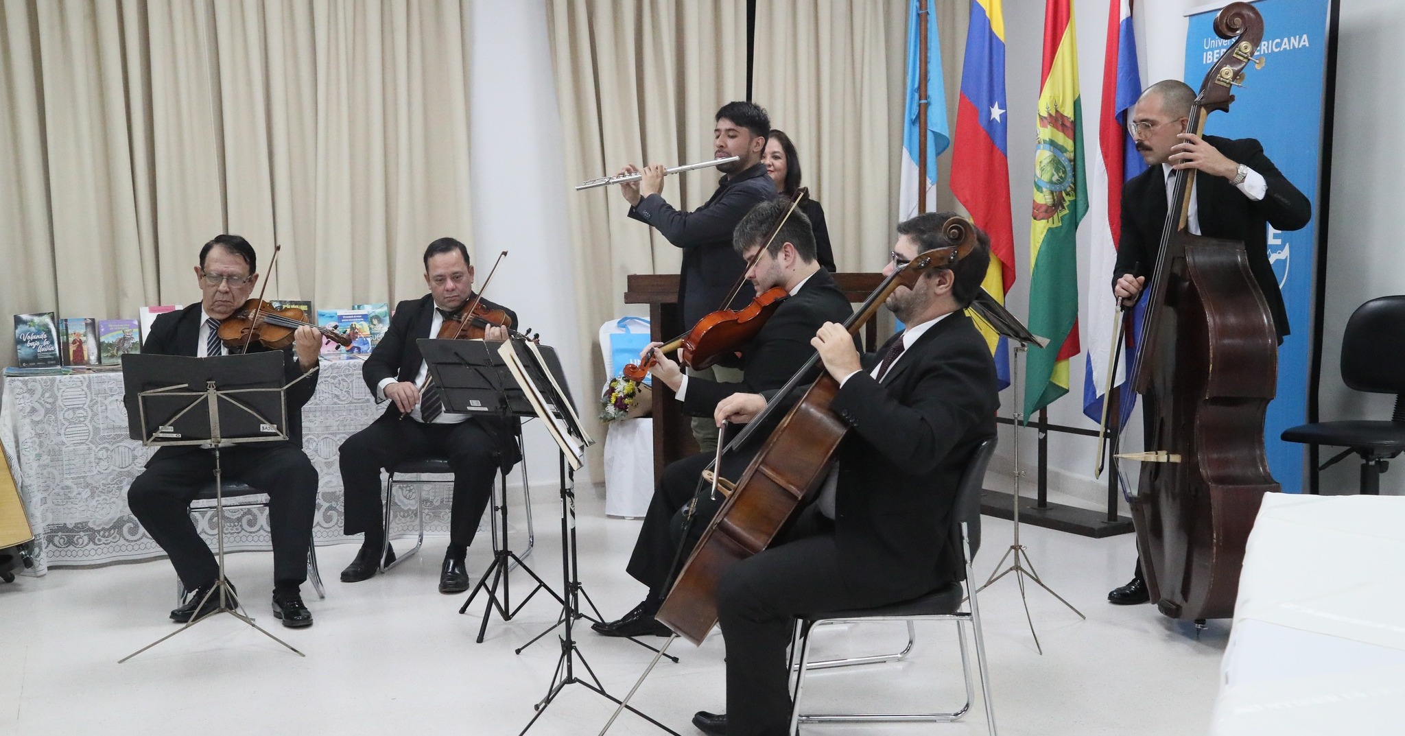 Homenaje UNIBE a referentes culturales de San Lorenzo (9)