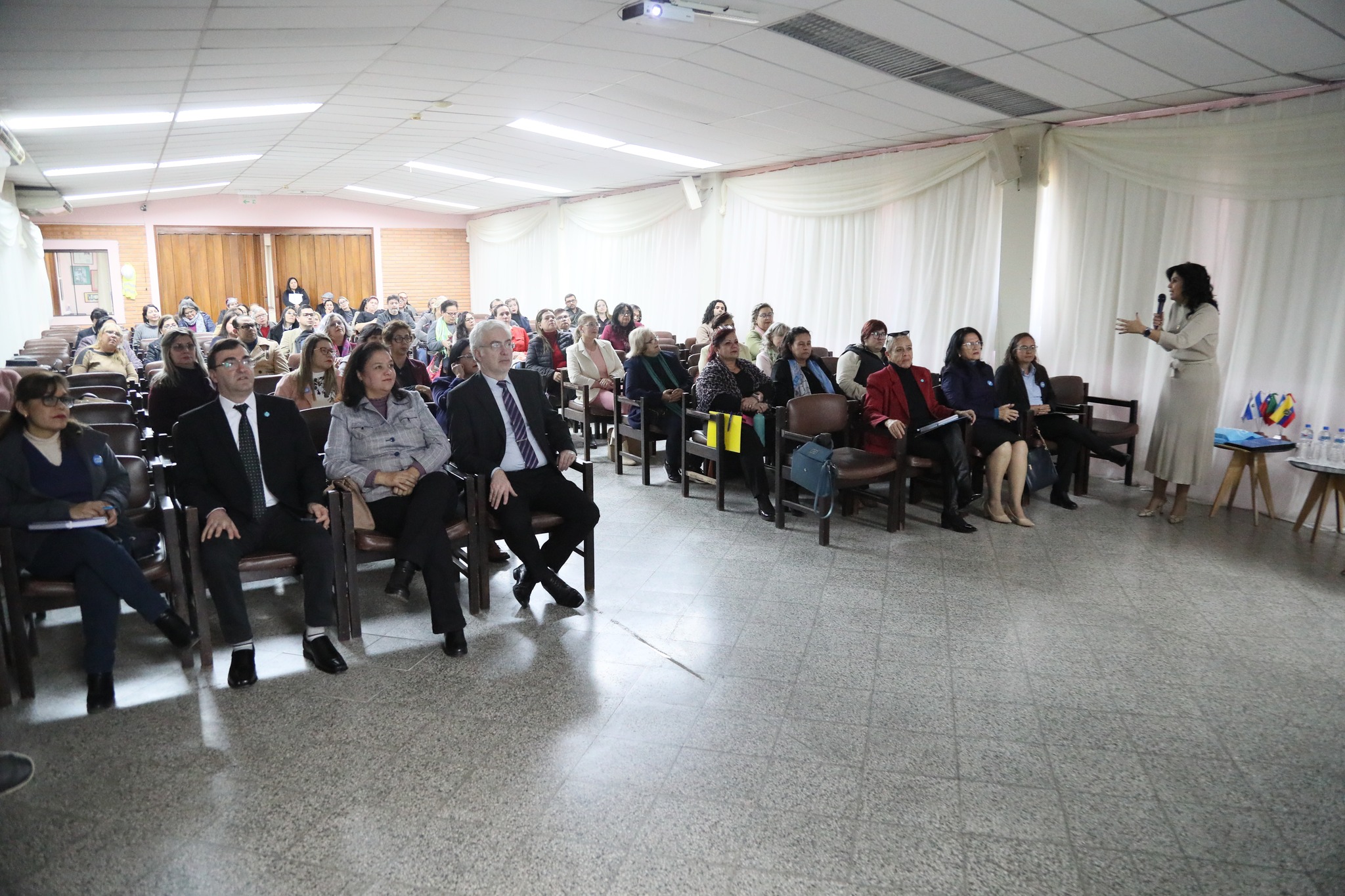 UNIBE realiza su Claustro Docente con presentación de informes de medio término (6)