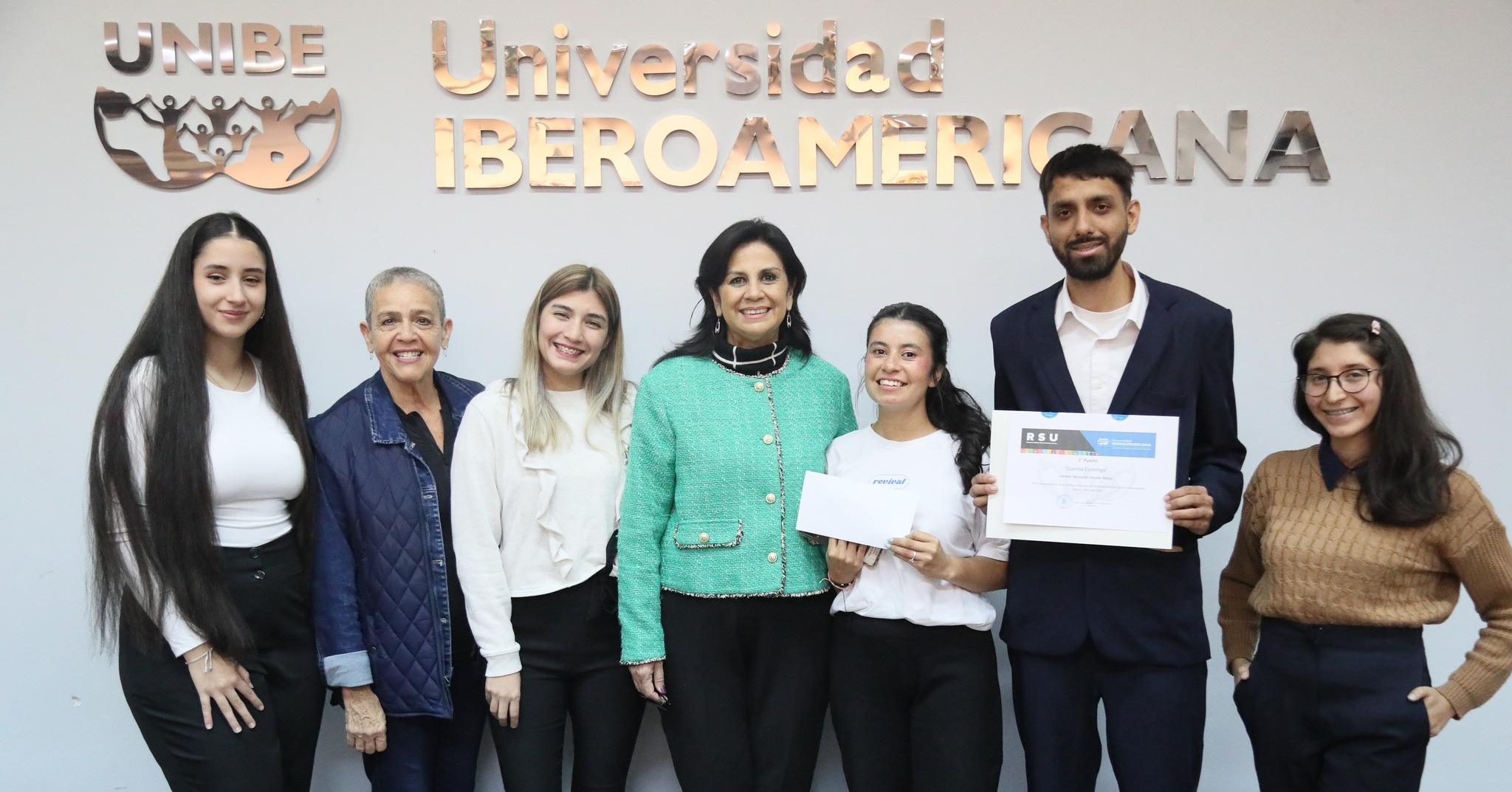 UNIBE reconoce a los estudiantes destacados por sus Proyectos de RSU (2)