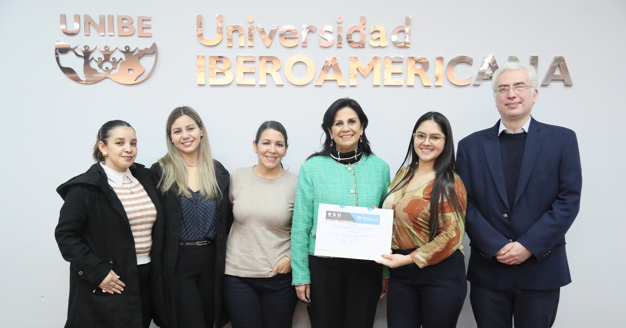 UNIBE reconoce a los estudiantes destacados por sus Proyectos de RSU (4)