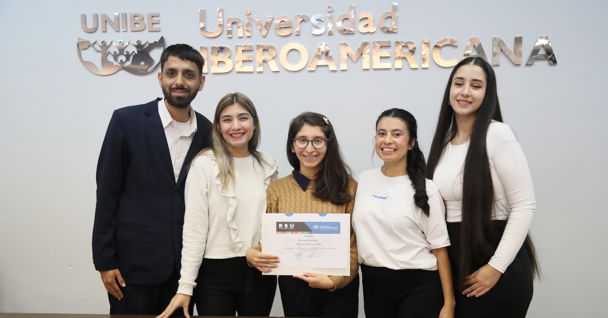 UNIBE reconoce a los estudiantes destacados por sus Proyectos de RSU (8)