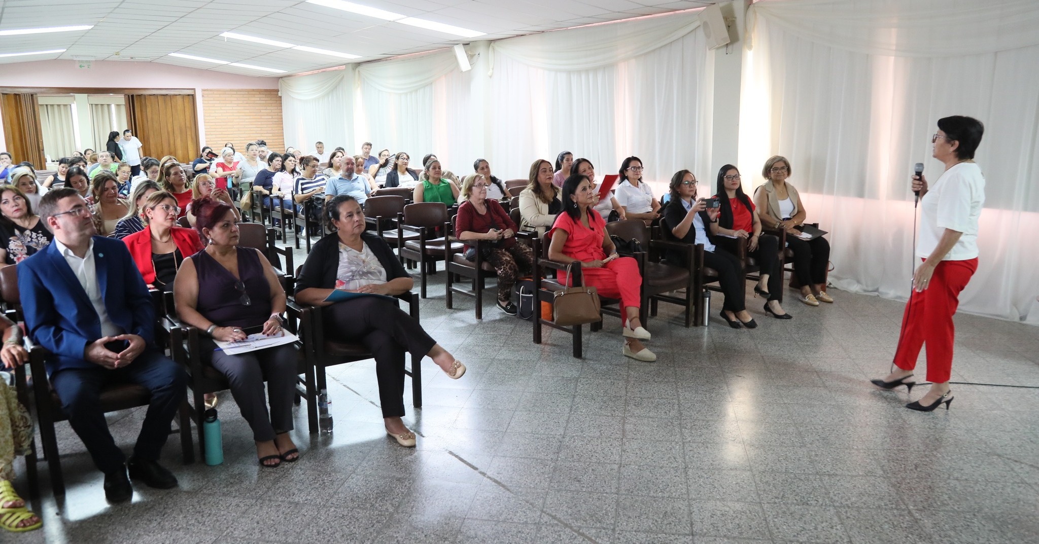 Preparándonos para transformar el aula Primer Claustro Docente con la Dra. Amalia Monges (5)