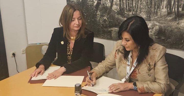 Alianza académica entre UNIBE y Granada fortalece la educación global (5)