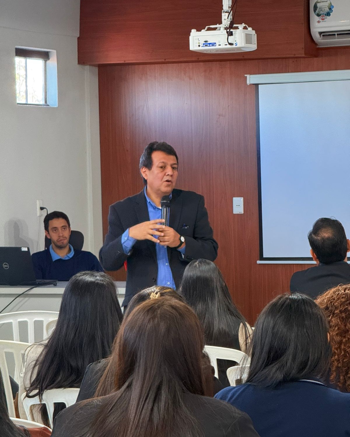 Compromiso académico de UNIBE en Coronel Oviedo (3)