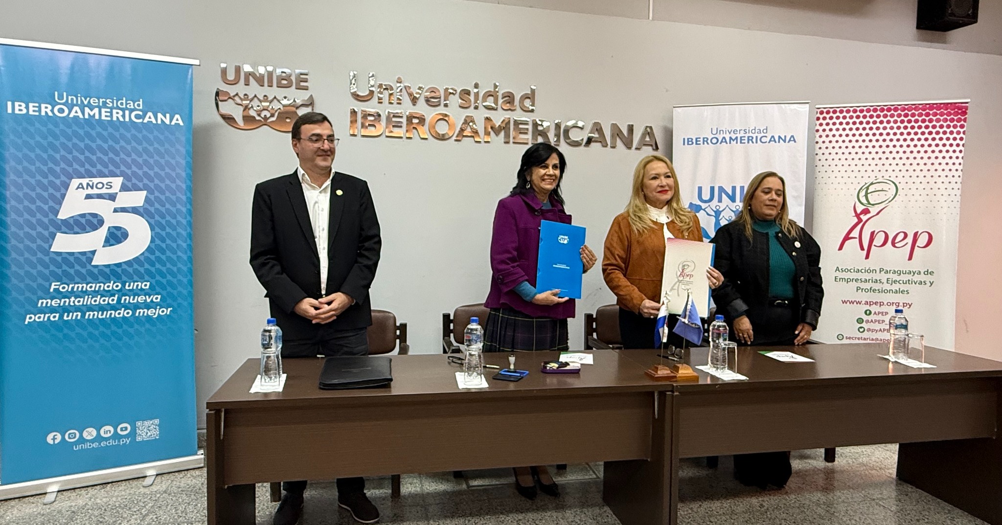 UNIBE y APEP firman convenio de cooperación interinstitucional (3)