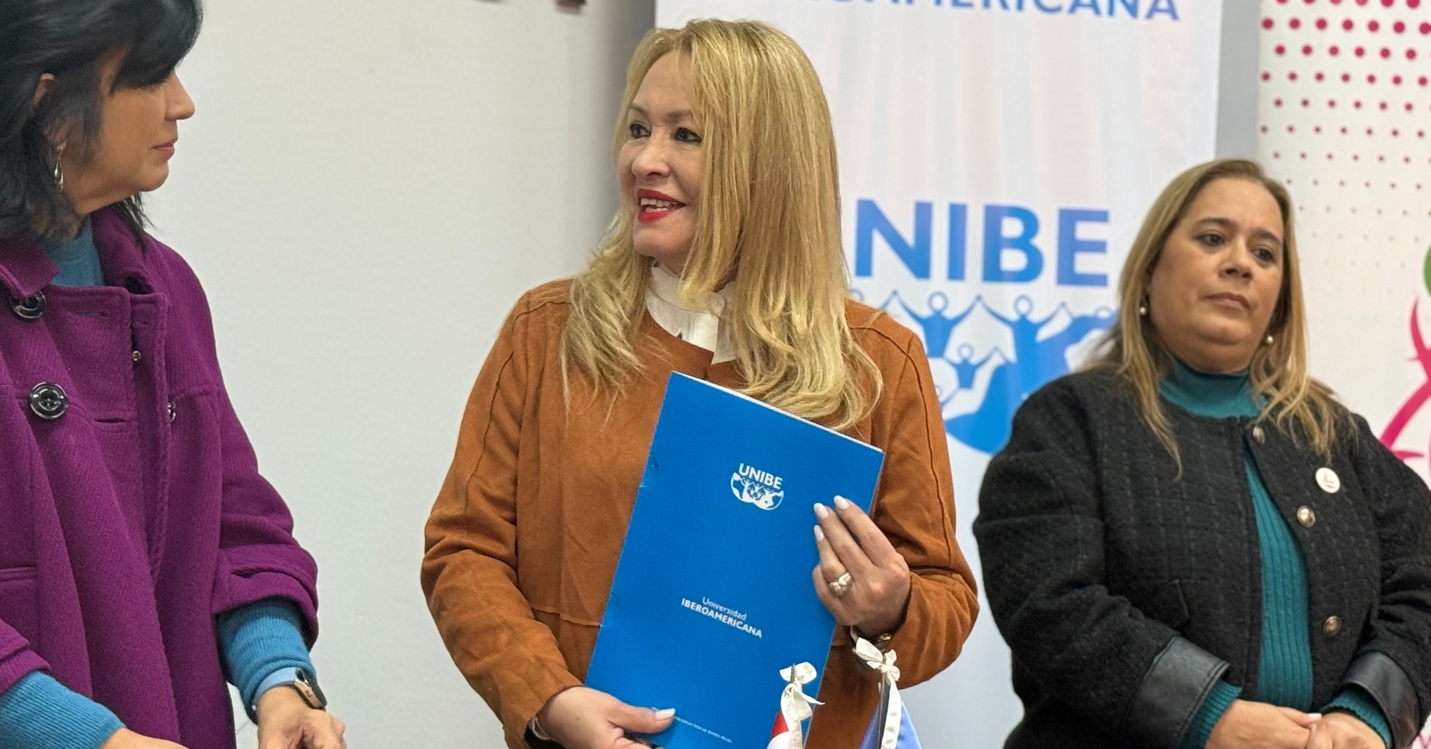 UNIBE y APEP firman convenio de cooperación interinstitucional (5)