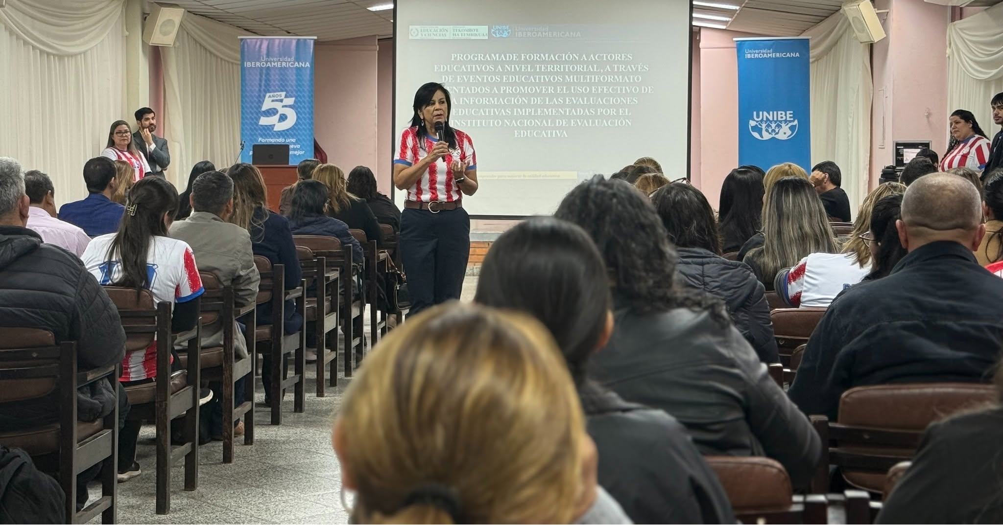 Liderando espacios de desarrollo profesional para educadores del paÃs (3)