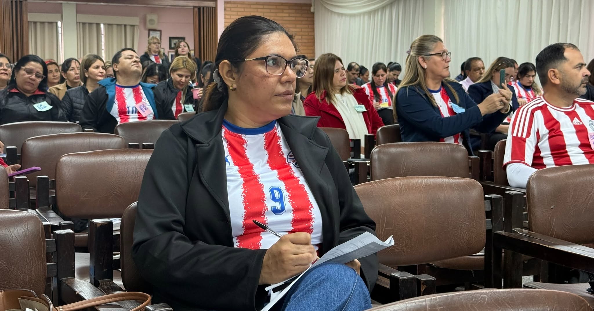 Liderando espacios de desarrollo profesional para educadores del paÃs (8)
