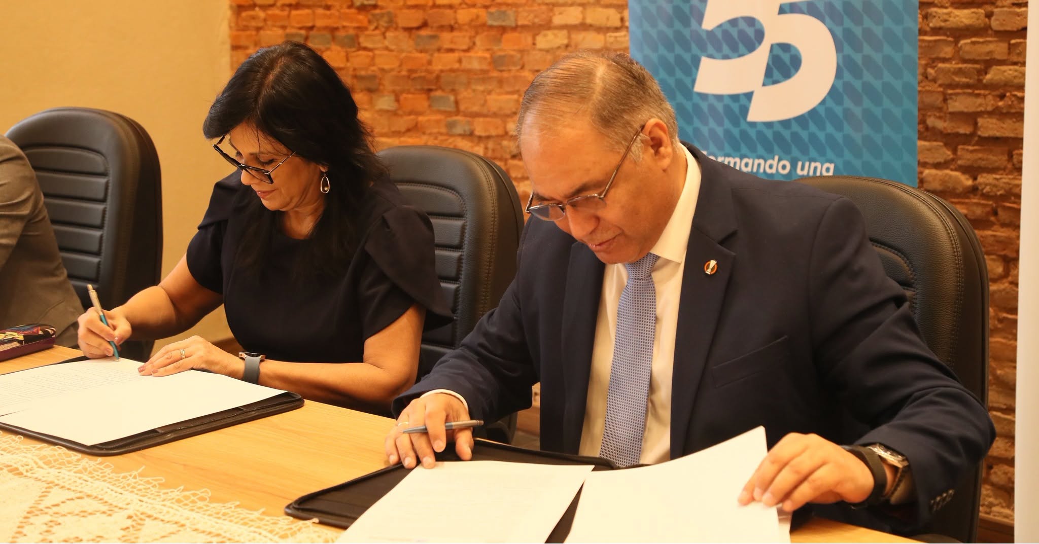 UNIBE y Ministerio de Defensa Pública firman convenio de cooperación (5)