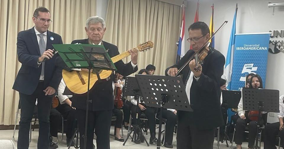 Acto de Homenaje a Hacedores Culturales en el mes aniversario de la ciudad de San Lorenzo (2)