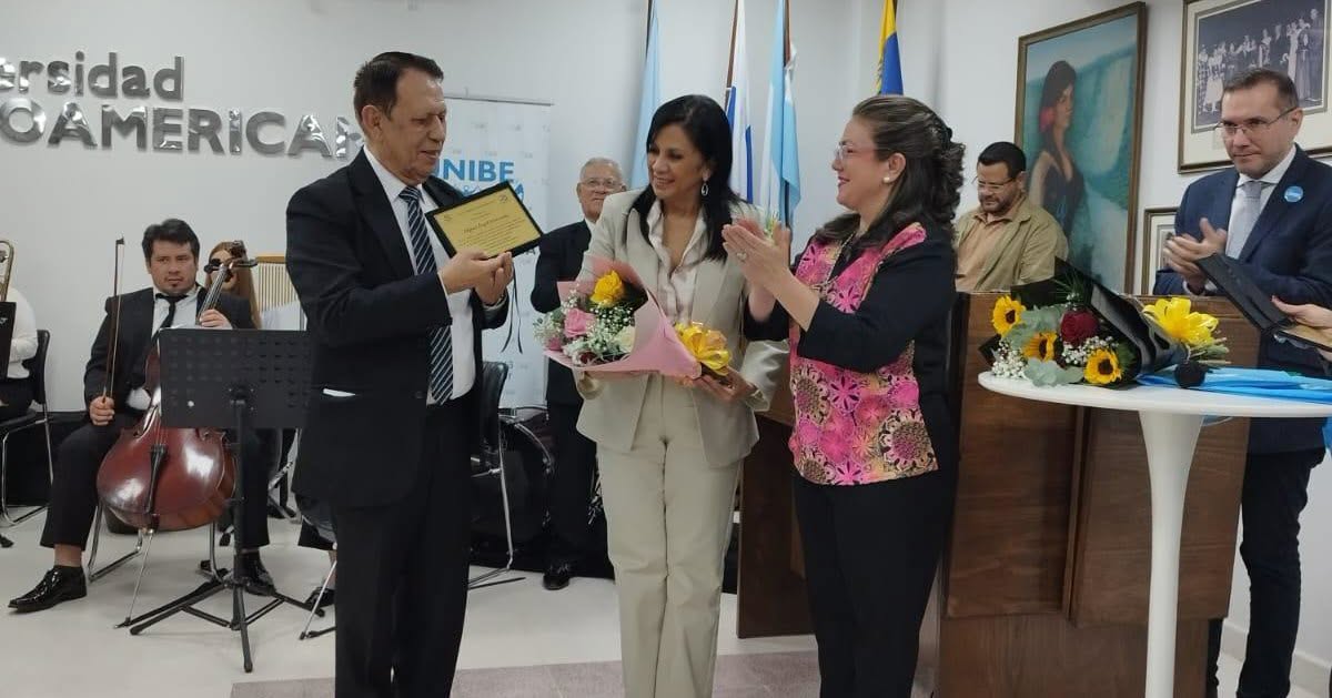 Acto de Homenaje a Hacedores Culturales en el mes aniversario de la ciudad de San Lorenzo (3)