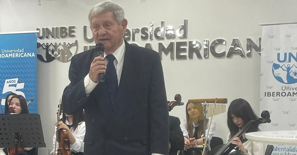 Acto de Homenaje a Hacedores Culturales en el mes aniversario de la ciudad de San Lorenzo (6)