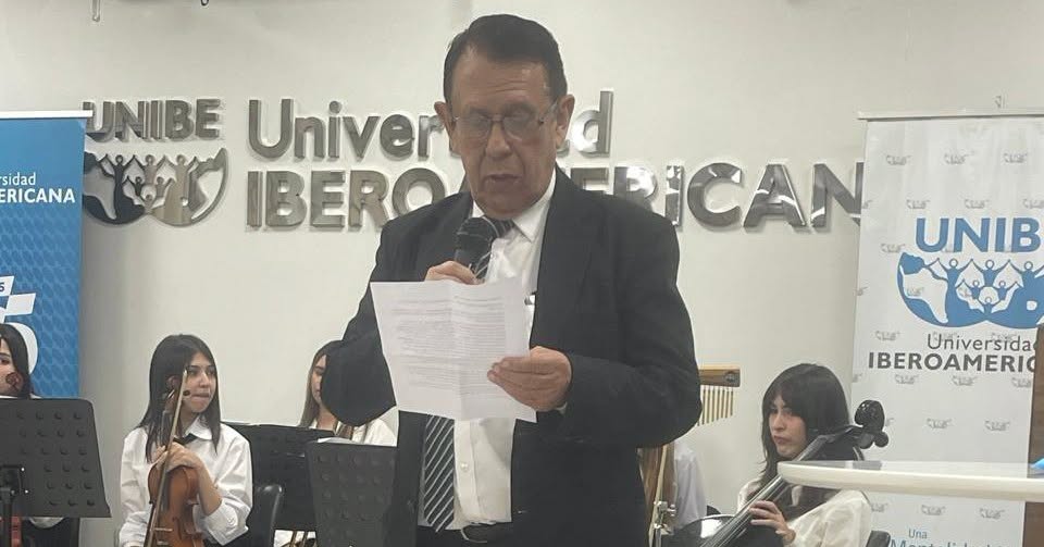 Acto de Homenaje a Hacedores Culturales en el mes aniversario de la ciudad de San Lorenzo (8)