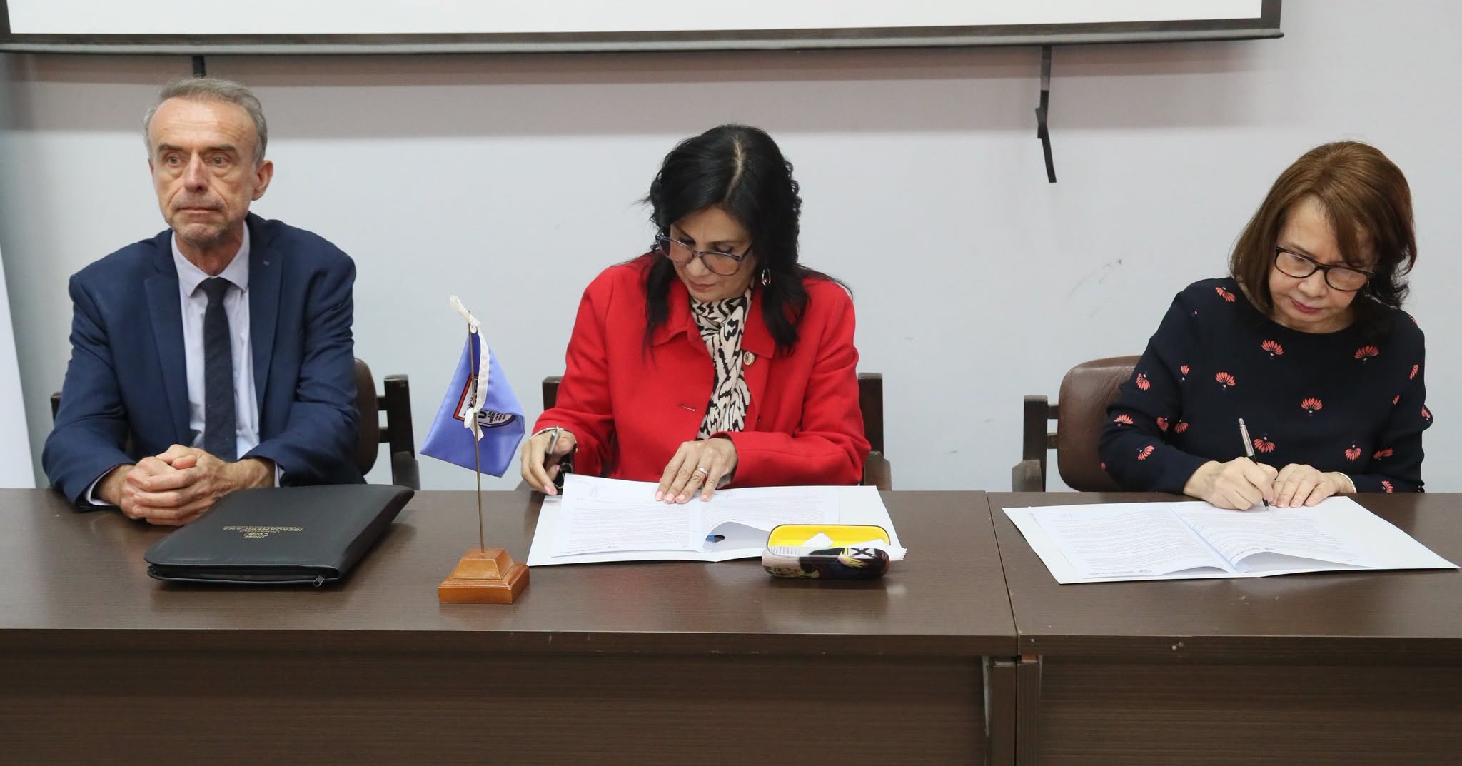 Alianza estratégica UNIBE y la Alianza Francesa consolidan acuerdo de colaboración académica y científica (5)