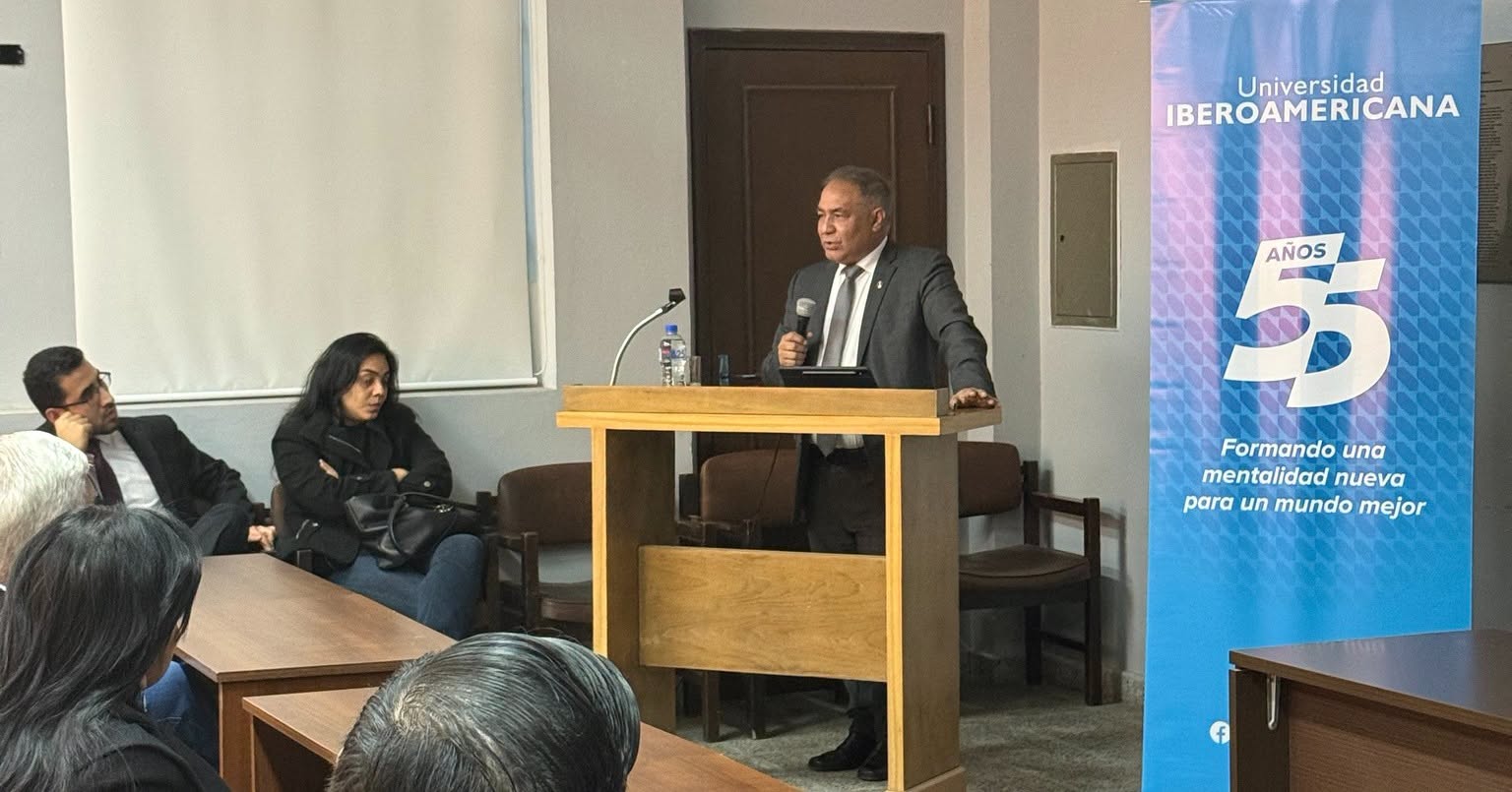 Lanzamiento oficial del Doctorado en Ciencias Jurídicas en la UNIBE con la presencia del Ministro de la Defensa Pública (6)