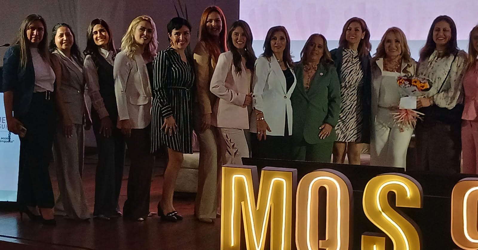 Delegación de la UNIBE participó en el Congreso Mujeres que Suman 9.0 de la APEP (3)