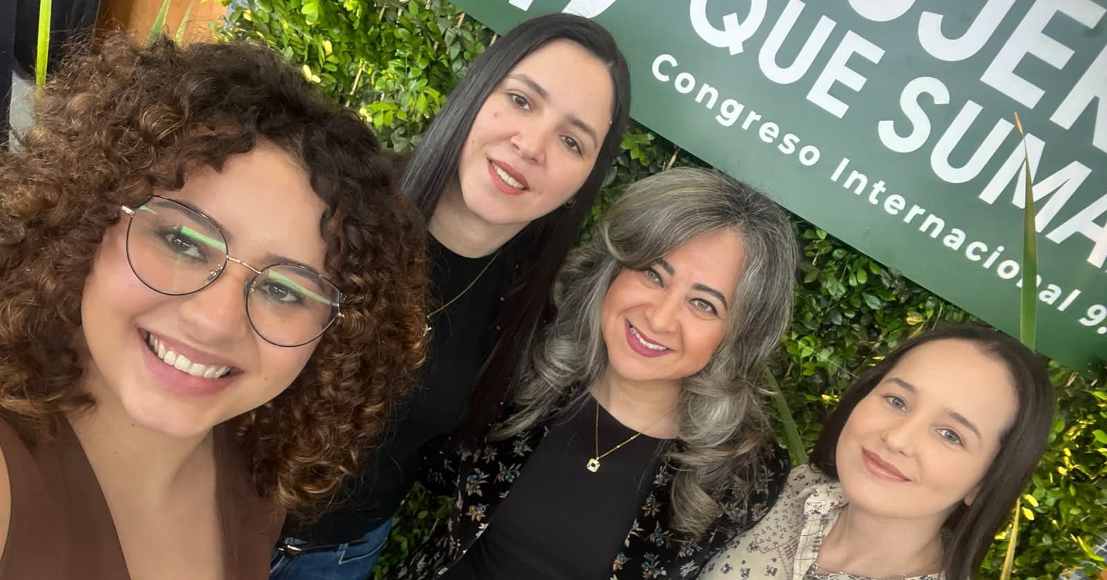 Delegación de la UNIBE participó en el Congreso Mujeres que Suman 9.0 de la APEP (4)