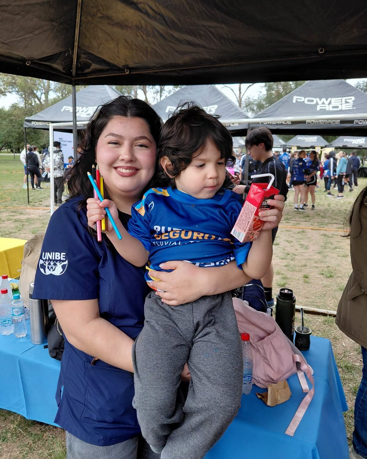Estudiantes de Psicología y Psicopedagogía de la UNIBE participaron como voluntarios en Paraguay Corre por el Autismo 2026 (2)