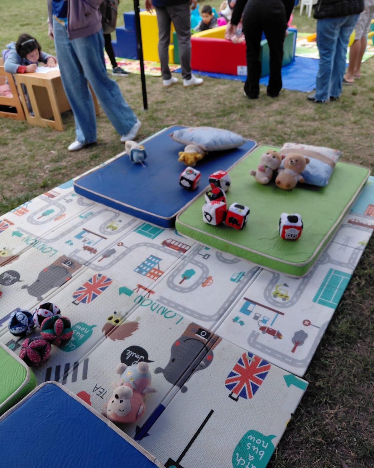 Estudiantes de Psicología y Psicopedagogía de la UNIBE participaron como voluntarios en Paraguay Corre por el Autismo 2026 (5)