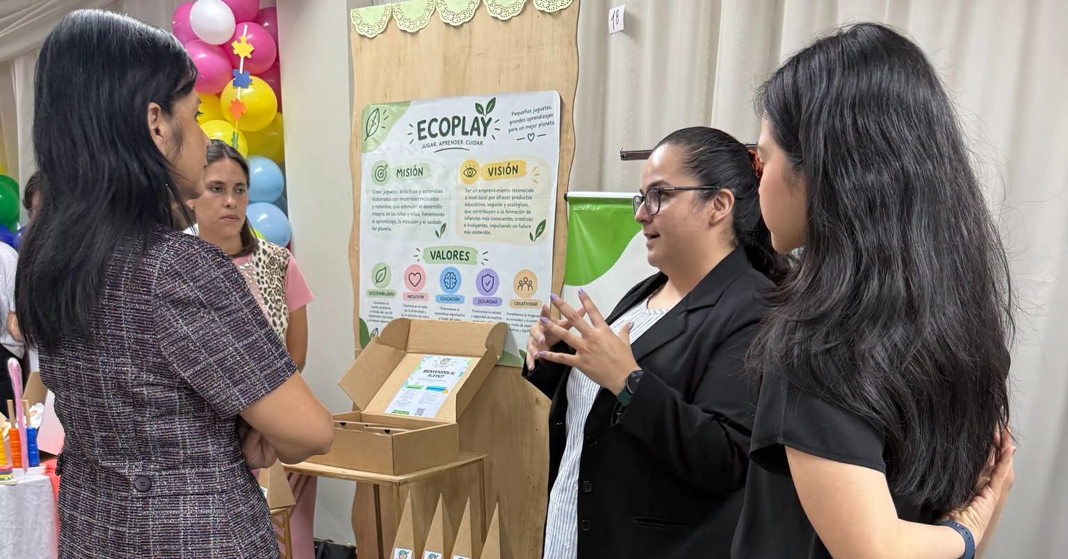Estudiantes de la UNIBE Sede Asunción presentaron proyectos de innovación en la Expo Emprendimientos (2)