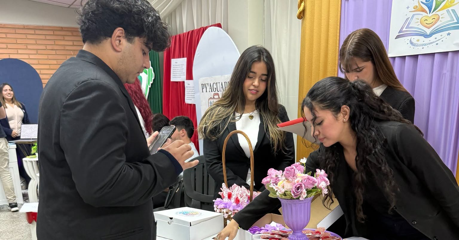 Estudiantes de la UNIBE Sede Asunción presentaron proyectos de innovación en la Expo Emprendimientos (4)