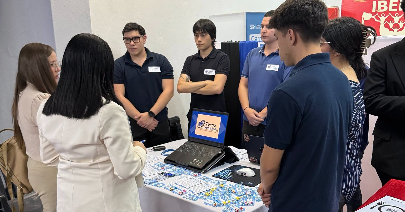 Estudiantes de la UNIBE Sede Asunción presentaron proyectos de innovación en la Expo Emprendimientos (6)