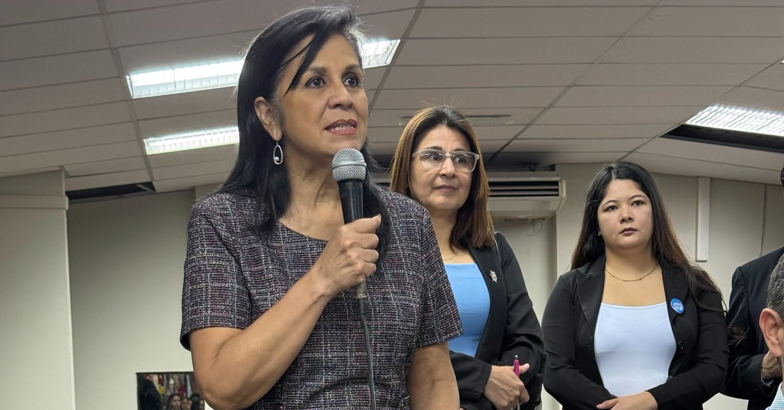 Estudiantes de la UNIBE Sede Asunción presentaron proyectos de innovación en la Expo Emprendimientos (7)
