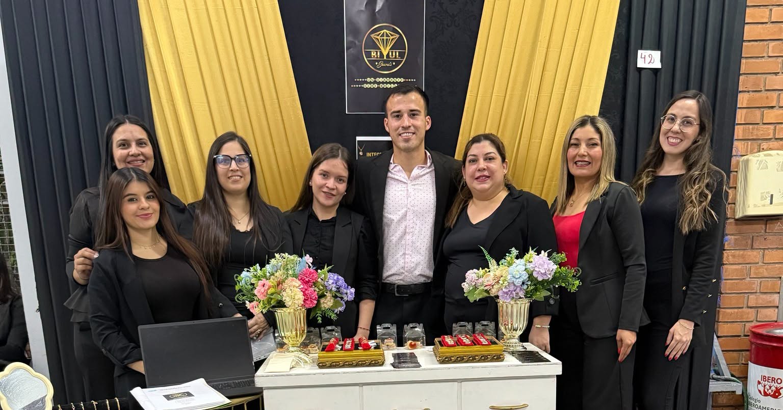 Estudiantes de la UNIBE Sede Asunción presentaron proyectos de innovación en la Expo Emprendimientos (8)