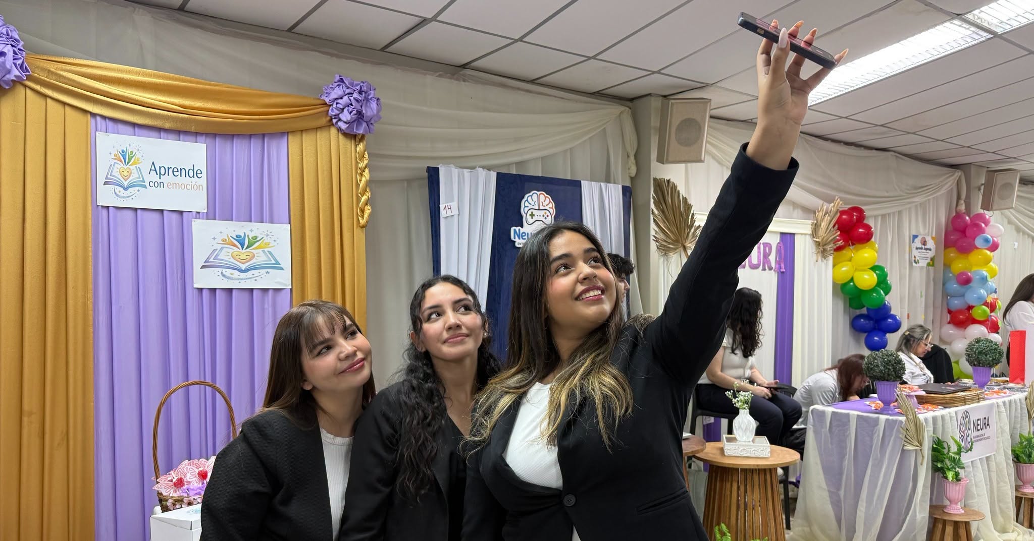 Estudiantes de la UNIBE Sede Asunción presentaron proyectos de innovación en la Expo Emprendimientos (9)
