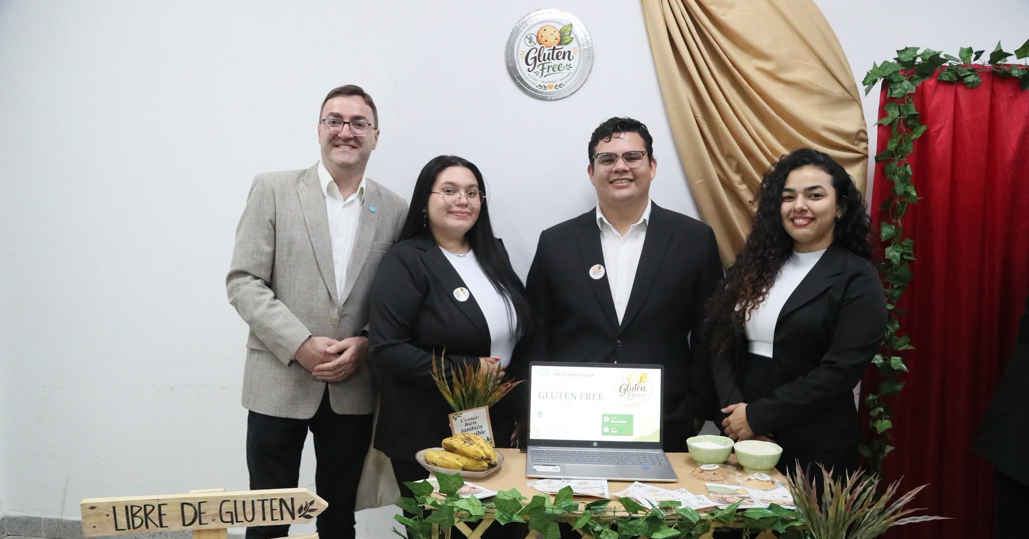 Éxito en la Expo Emprendimientos organizada por la UNIBE Filial San Lorenzo (4)