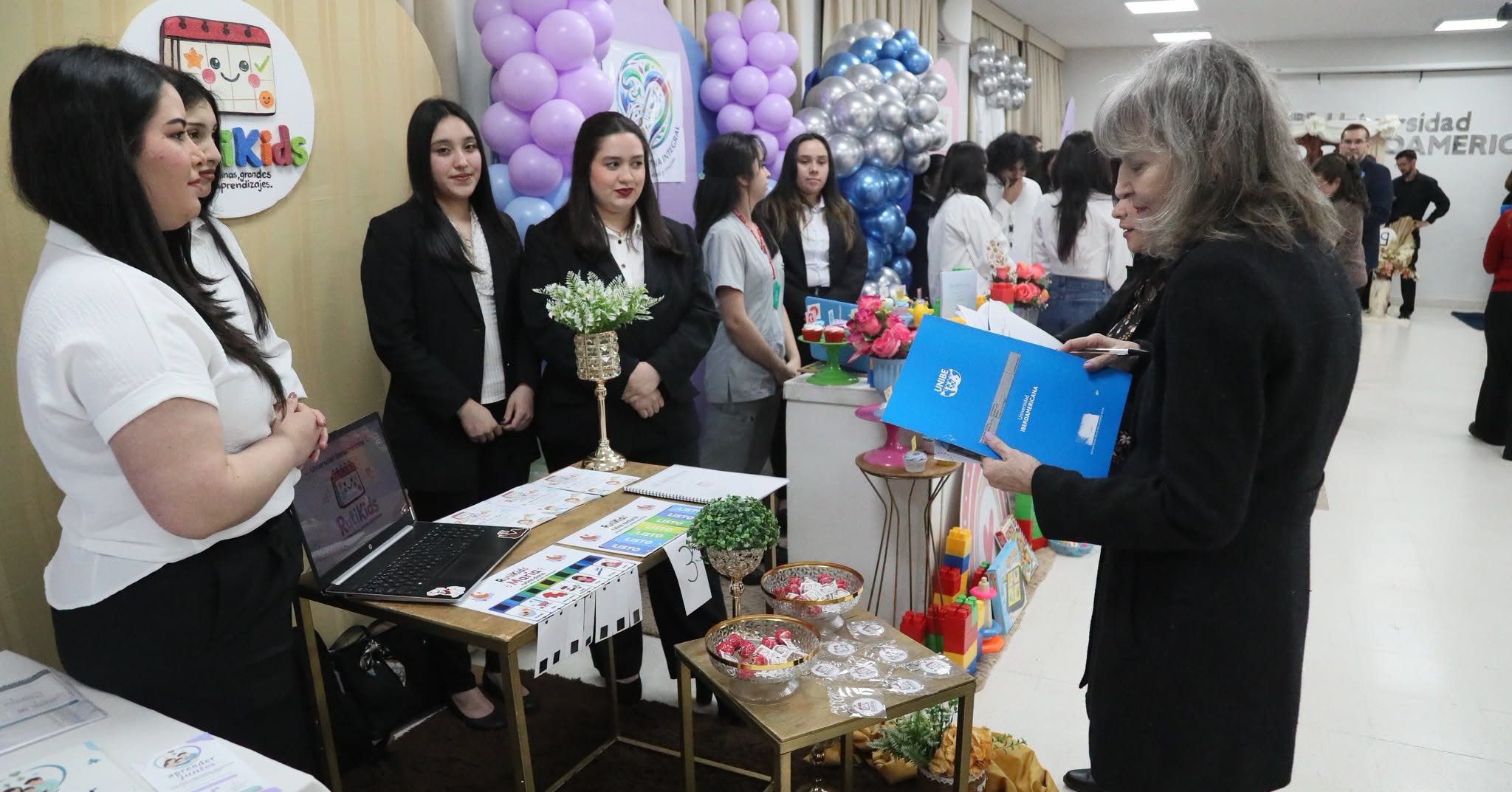 Éxito en la Expo Emprendimientos organizada por la UNIBE Filial San Lorenzo (7)