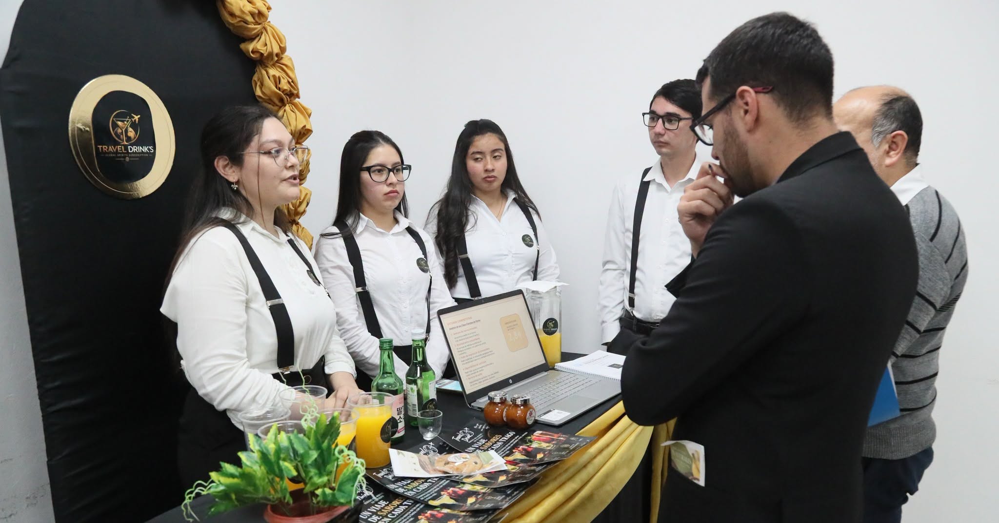 Éxito en la Expo Emprendimientos organizada por la UNIBE Filial San Lorenzo (8)