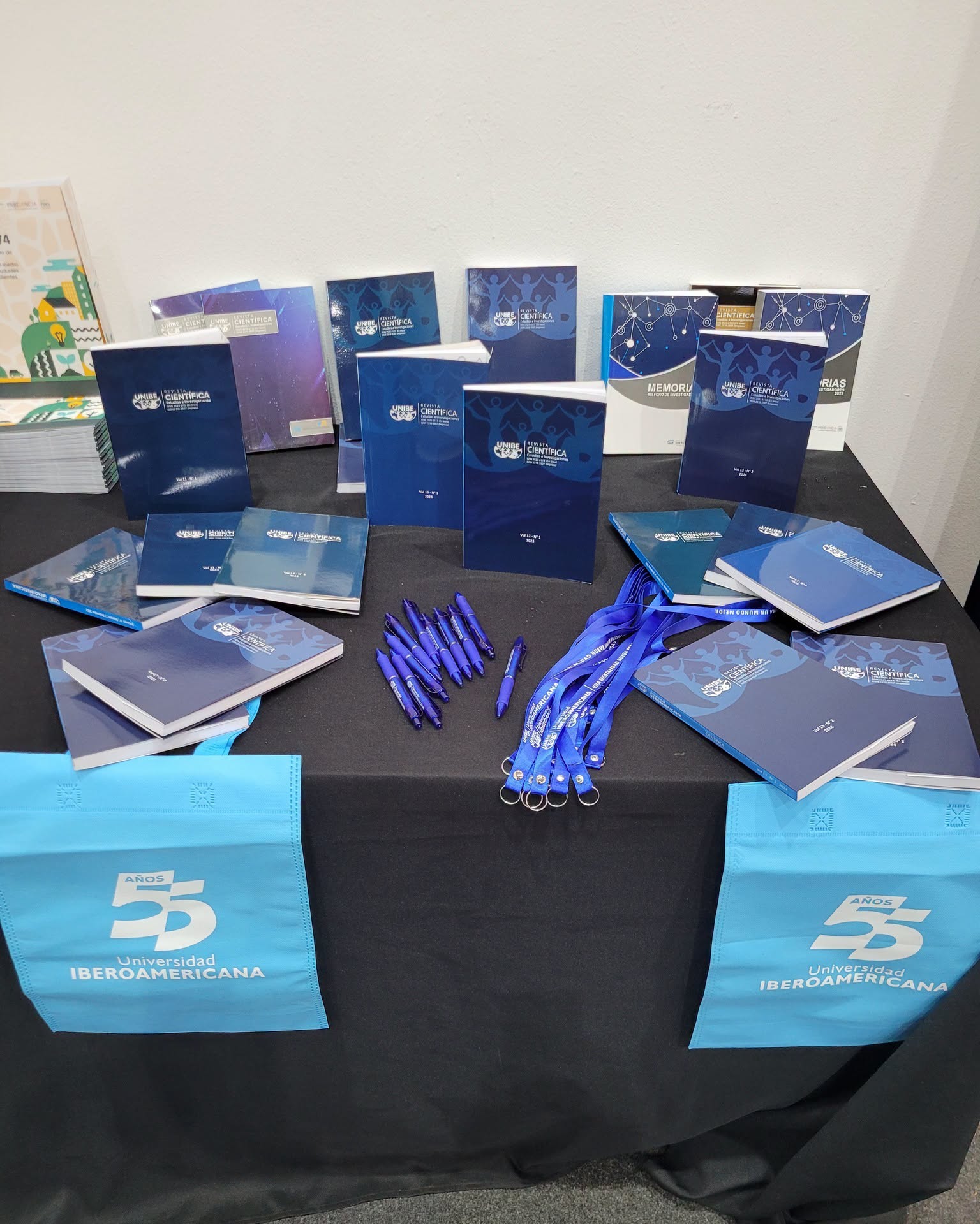 La Revista Científica Estudios e Investigaciones de la UNIBE fue presentada en la Libro Feria Encarnación (2)