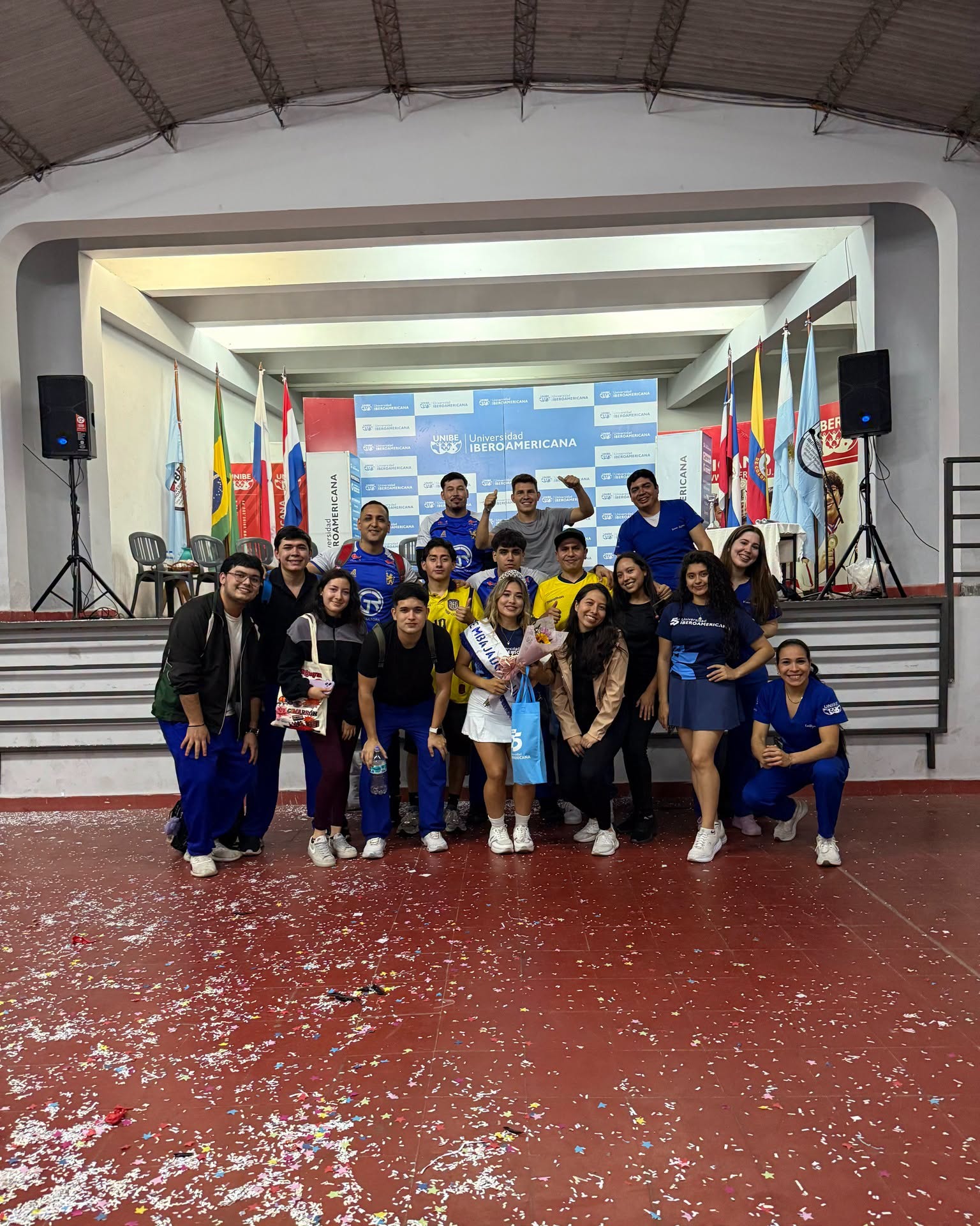 La UNIBE dio inicio a las festividades del Mes de la Juventud con la elección de la Miss UNIBE 2026 (2)