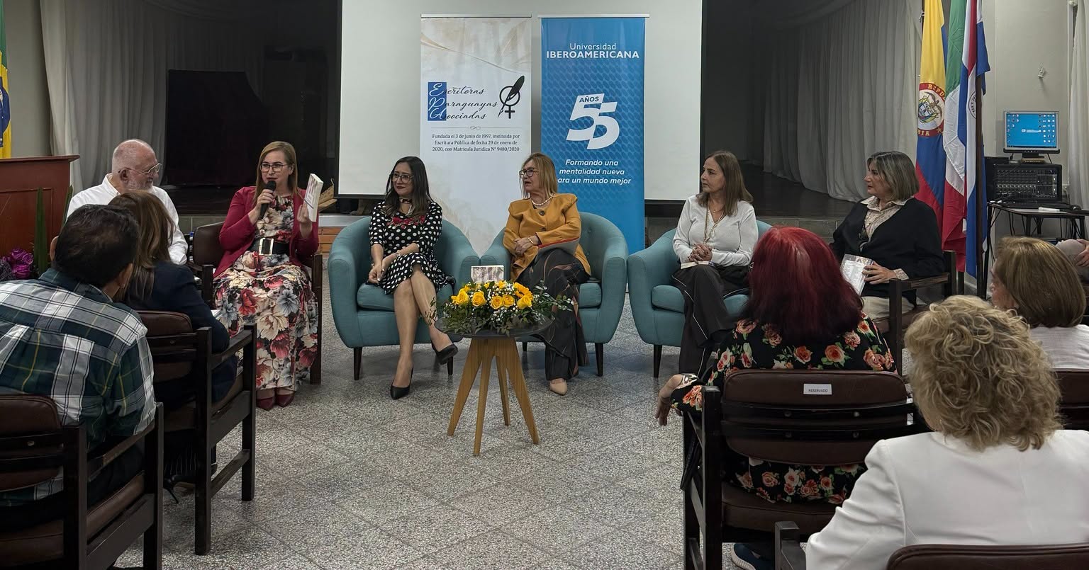Presentación de la antología Bosque de Letras de Escritoras Paraguayas Asociadas en la UNIBE (2)