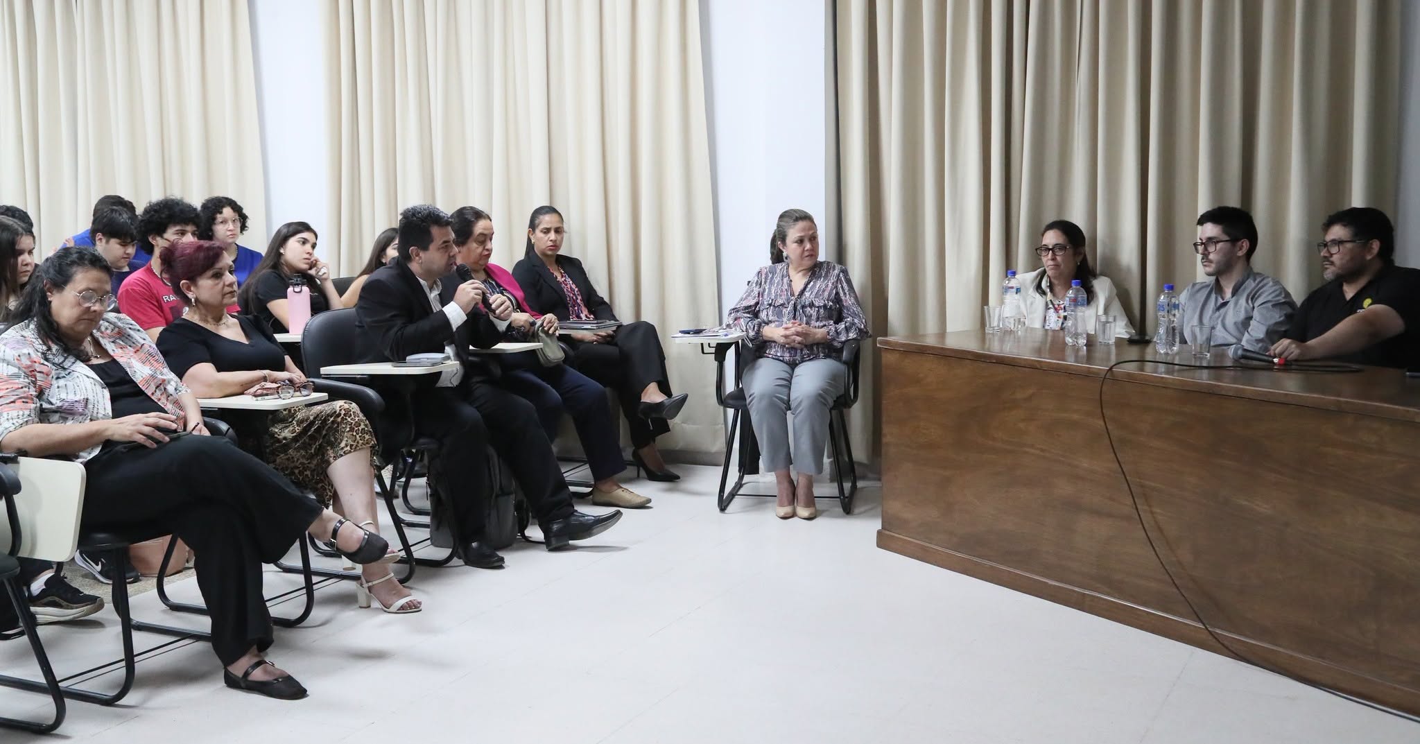 Investigadores del CEMIT-UNA y especialistas debatieron sobre soberanía y seguridad alimentaria en la UNIBE (3)