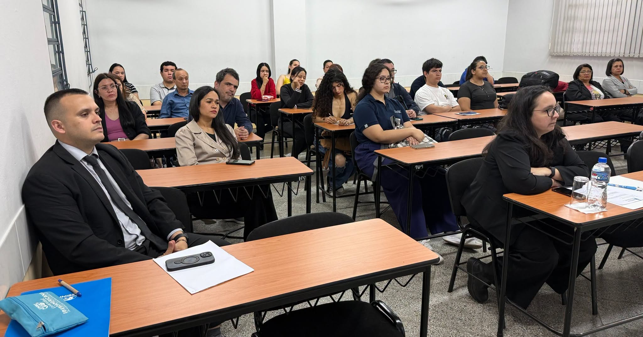 La Facultad de Ciencias Empresariales y Económicas desarrolló sus mesas temáticas en el XV Foro de Investigadores de la UNIBE (2)