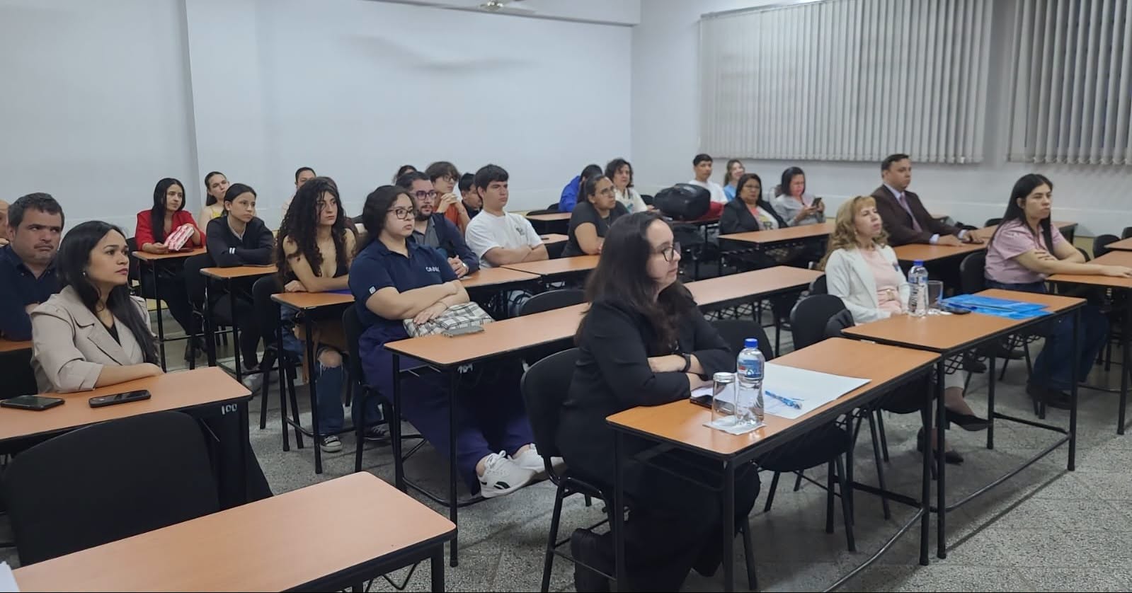 La Facultad de Ciencias Empresariales y Económicas desarrolló sus mesas temáticas en el XV Foro de Investigadores de la UNIBE (5)