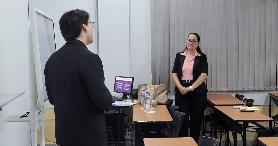 La Facultad de Ciencias Empresariales y Económicas desarrolló sus mesas temáticas en el XV Foro de Investigadores de la UNIBE (8)