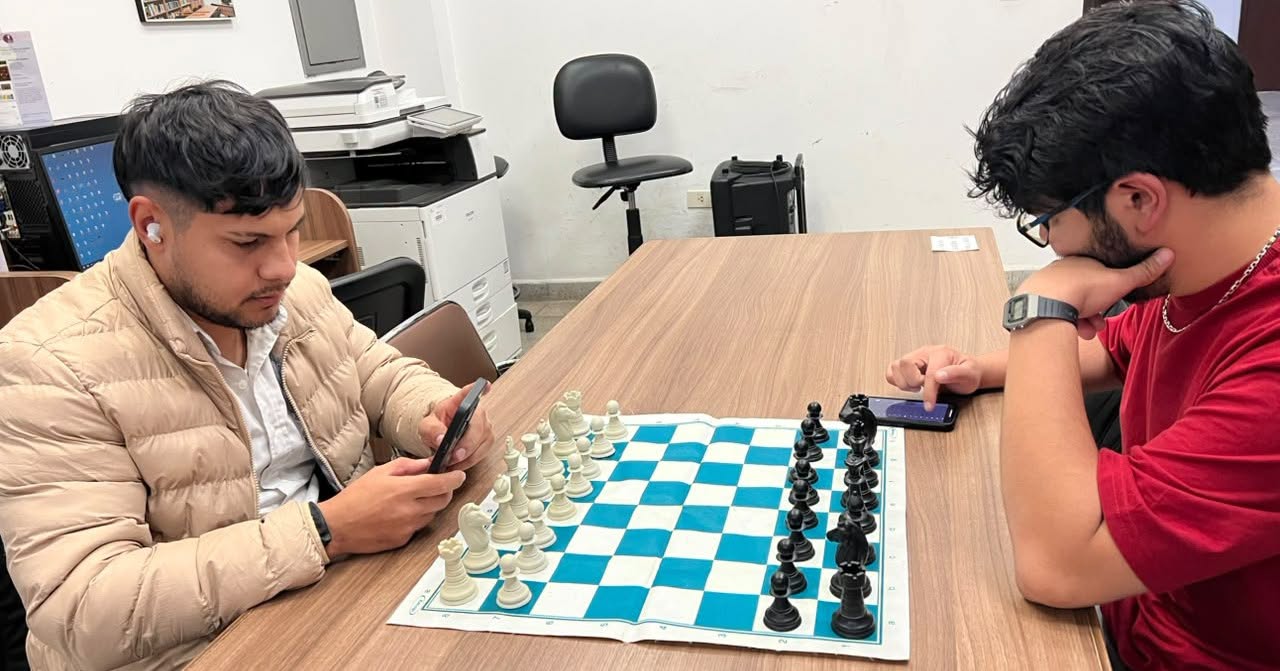 Torneo de Ajedrez por el Mes de la Juventud en la UNIBE Filial San Lorenzo (3)