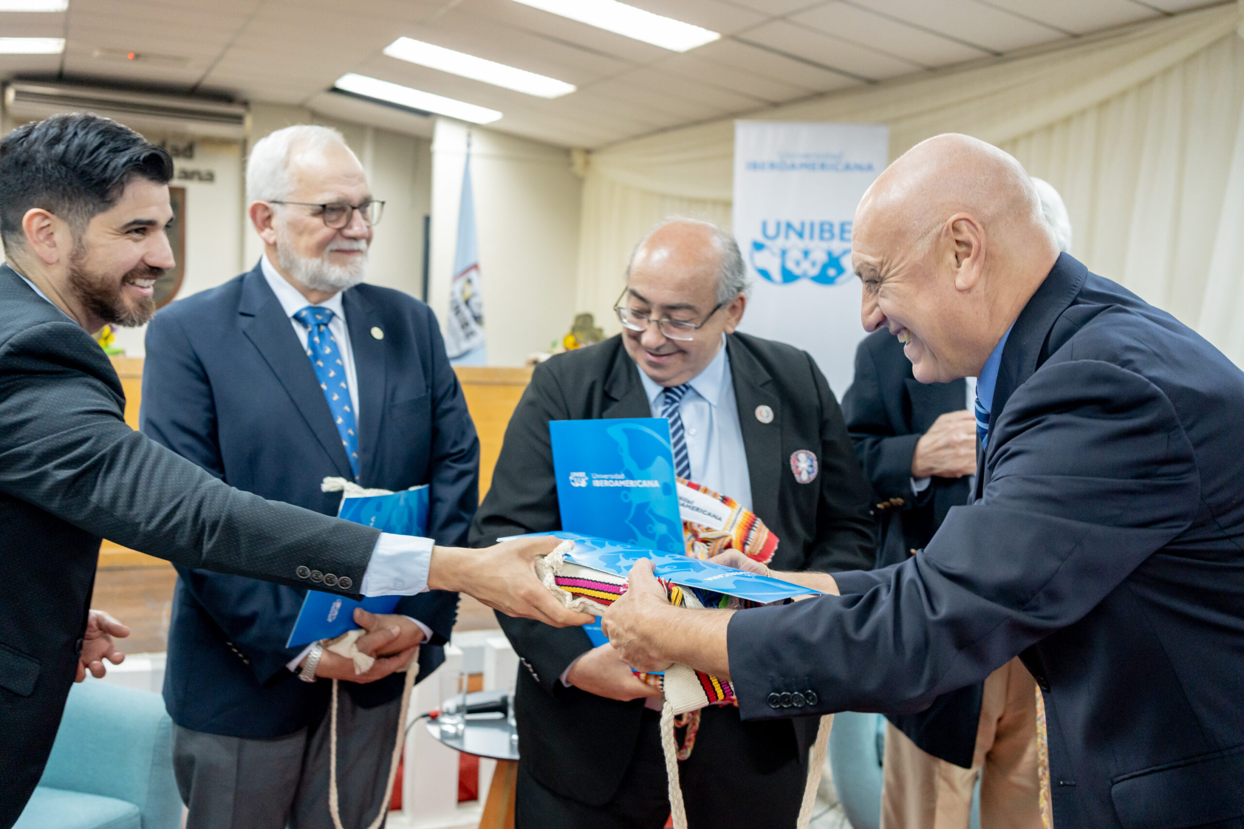 UNIBE inaugura su emblemática semana de Investigación Científica (3)