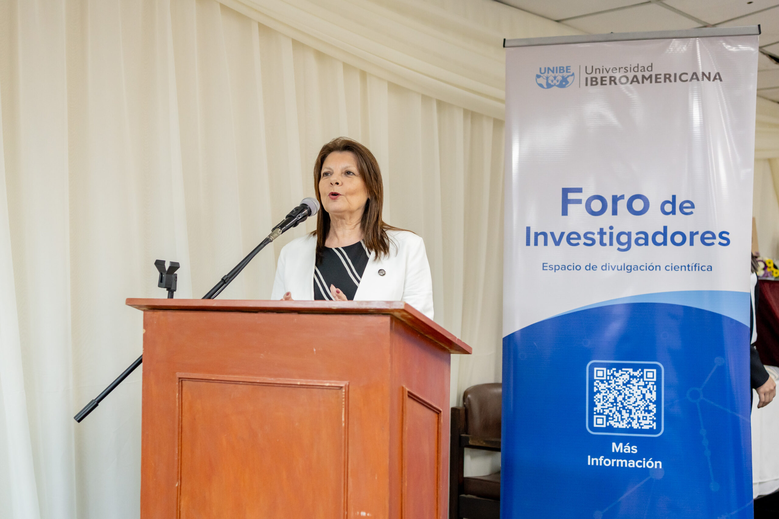 UNIBE inaugura su emblemática semana de Investigación Científica (4)