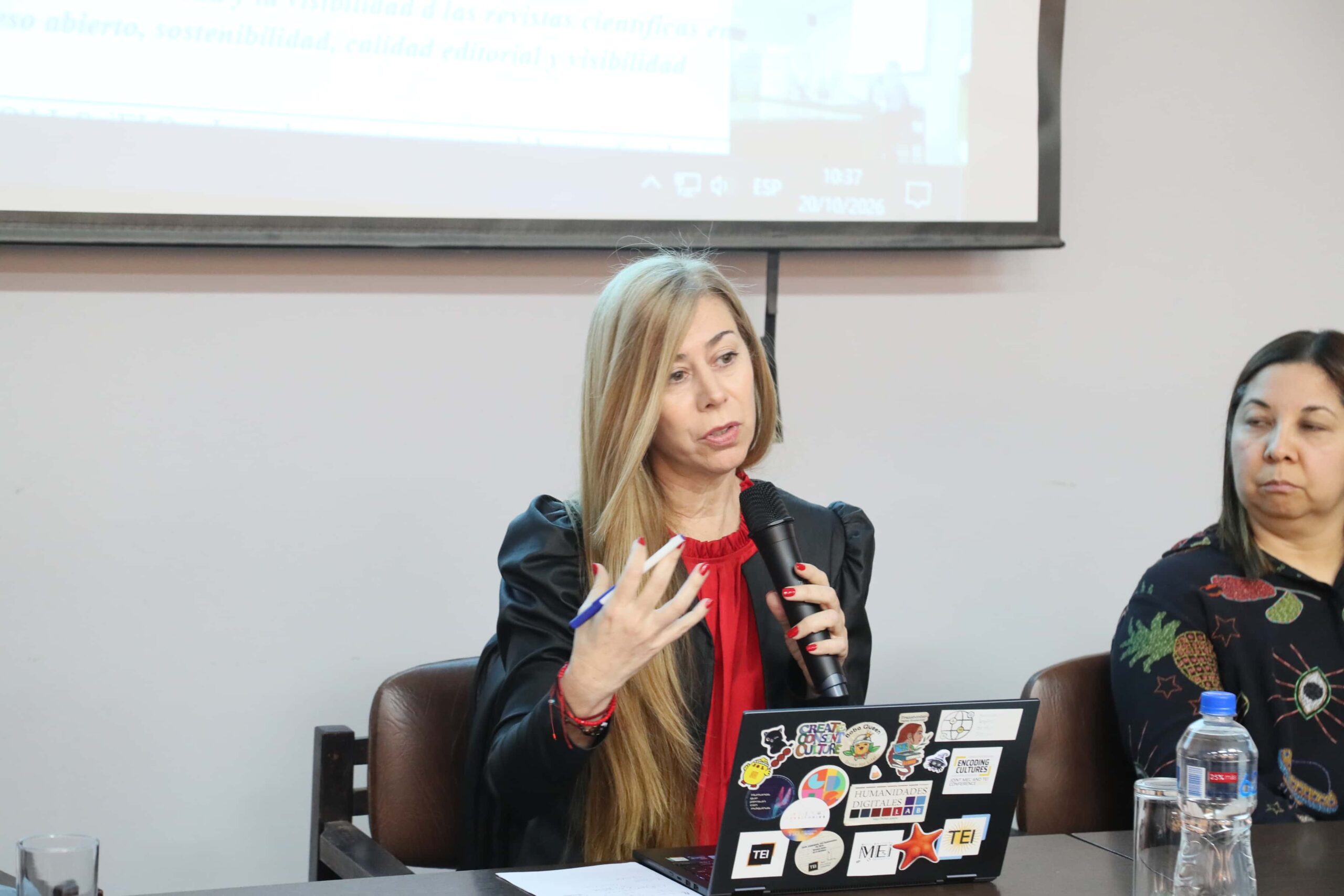 XV Foro de Investigadores UNIBE expertos debatieron sobre los desafíos de la IA en la publicación científica (6)